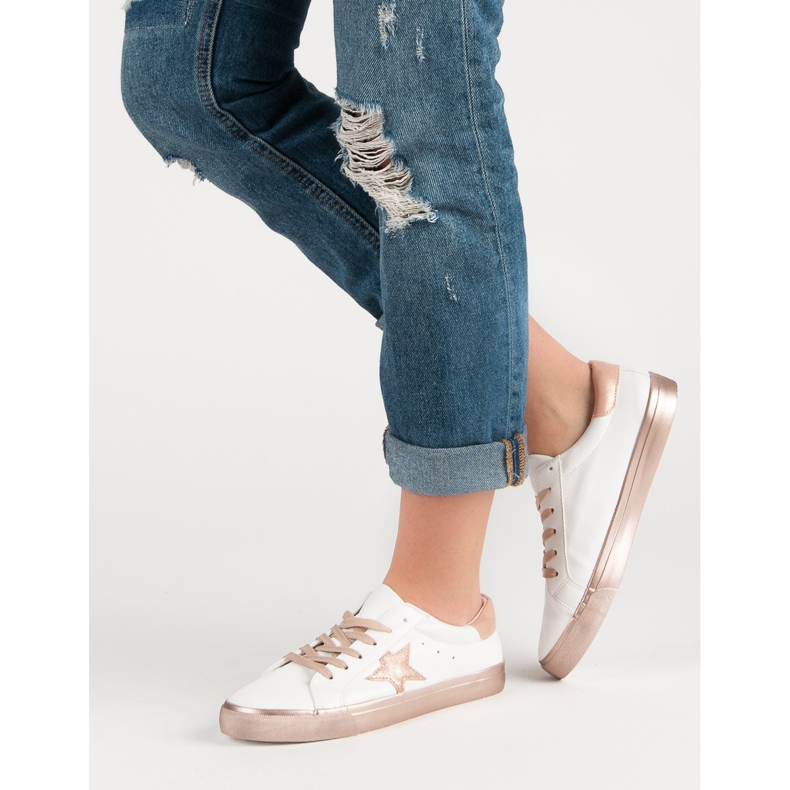 Tênis elegantes e baixos branco amarelo 2