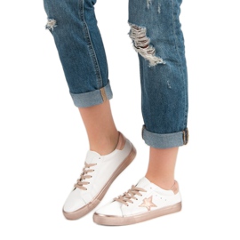 Tênis elegantes e baixos branco amarelo 1