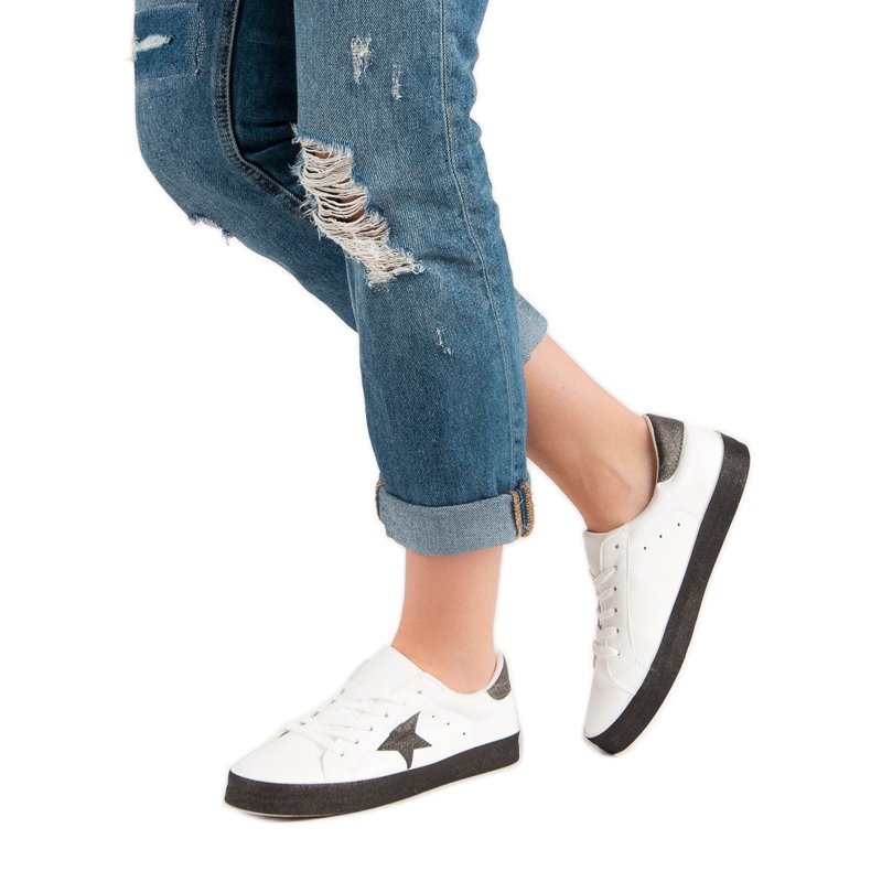 Tênis baixos na moda branco preto 2