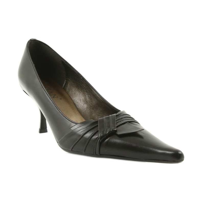 Bombas de couro preto 1