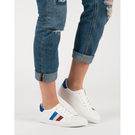 Comer Tênis branco com cordões 1 Comer Tênis branco com cordões 1