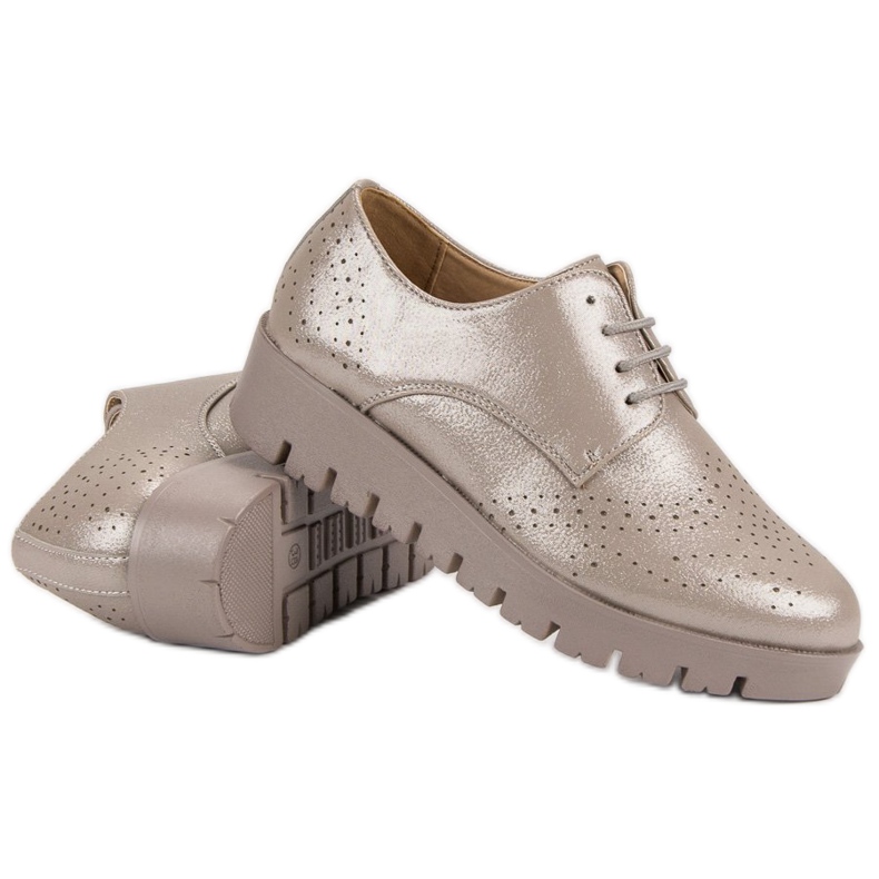 Comer Amarrar os sapatos marrom 1