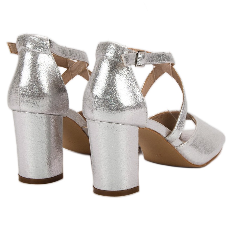 Sandálias prateadas em um bar VINCEZA cinza 1
