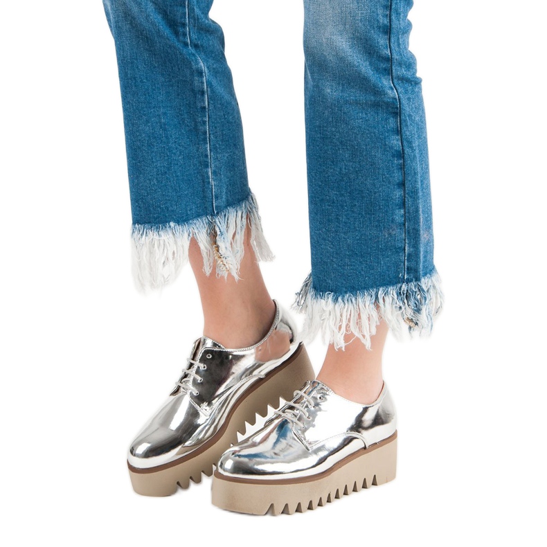 Corina Sapatos prateados com protetor cinza 1