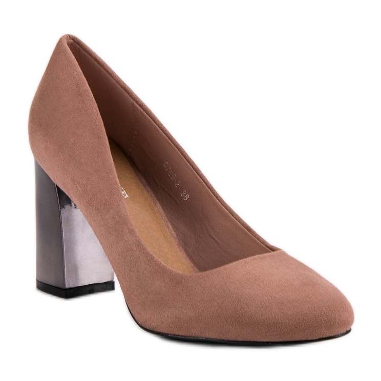 Bombas de camurça em um pilar rosa 1 Bombas de camurça em um pilar rosa 1