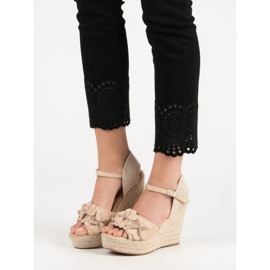 Top Shoes Sandálias Bege Com Flores 2 Top Shoes Sandálias Bege Com Flores 2