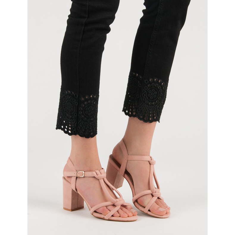 Laura Mode Sandálias elegantes em um bar rosa 2