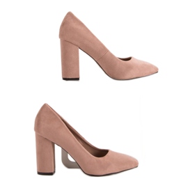 Sweet Shoes Bombas de camurça em um pilar rosa 2