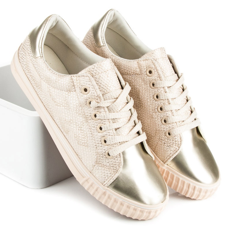 Tênis Com Biqueira Brilhante castanho 2