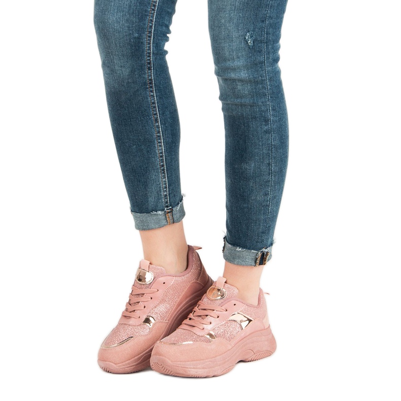 Tênis rosa na plataforma 1