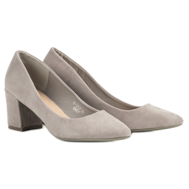 Ideal Shoes Bombas de cinza em um pilar 2