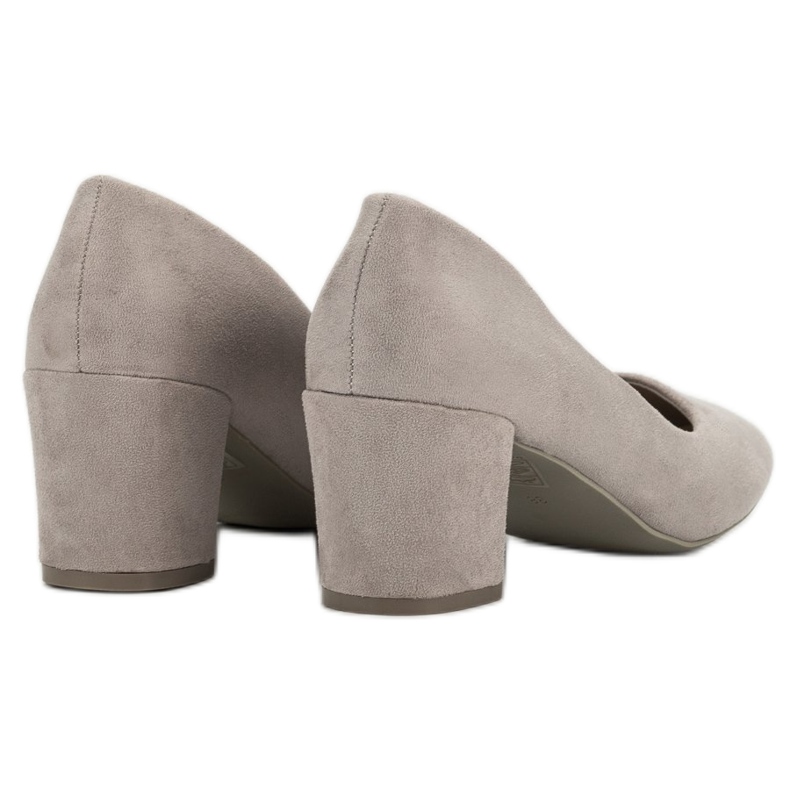 Ideal Shoes Bombas de cinza em um pilar 1