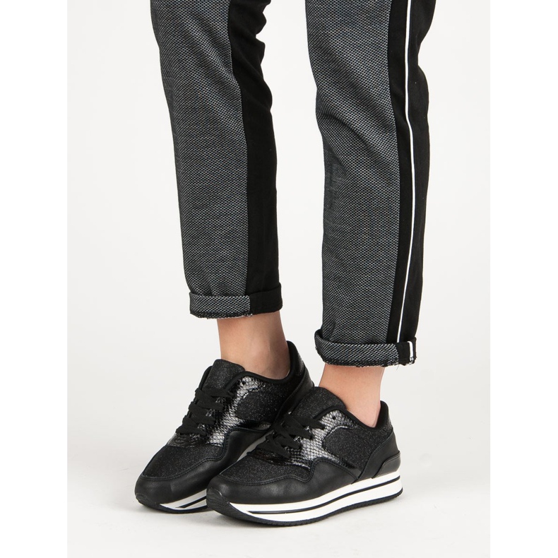 Calçados Esportivos Pretos 1