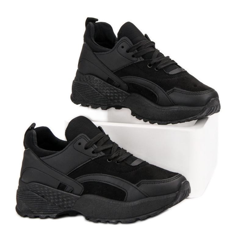 Small Swan Tênis pretos na plataforma 2