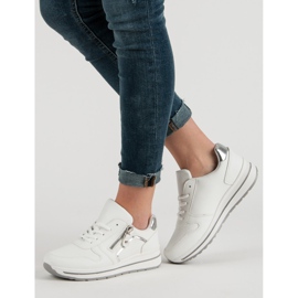 Calçados Esportivos Brancos 2