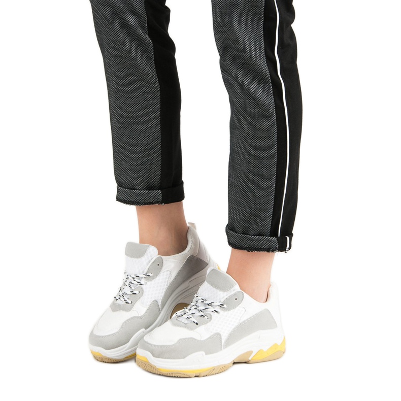 Small Swan Tênis brancos na plataforma 1