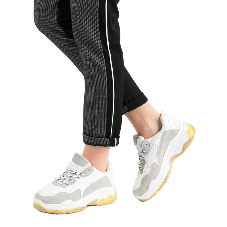 Small Swan Tênis brancos na plataforma 2