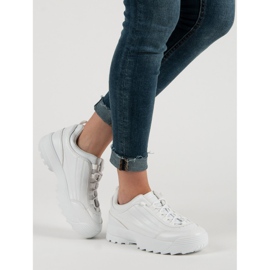 Tênis na plataforma branco 1