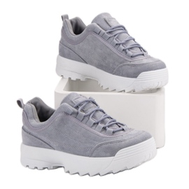 Tênis na plataforma cinza 2