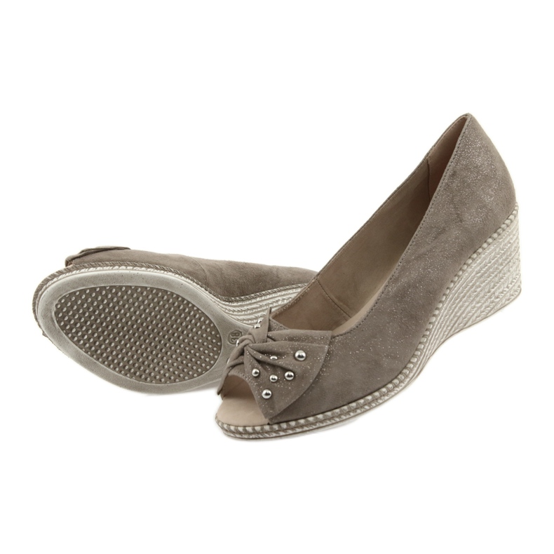 Sapatos femininos em cunha Caprice 29350 castanho 5