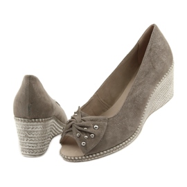 Sapatos femininos em cunha Caprice 29350 marrom 4