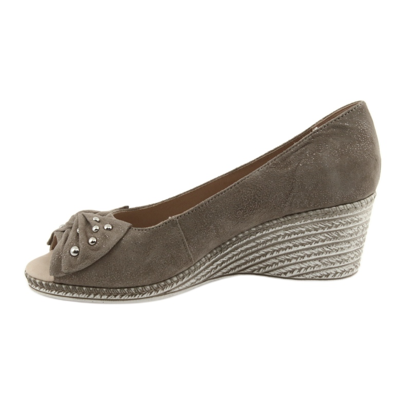 Sapatos femininos em cunha Caprice 29350 marrom 2