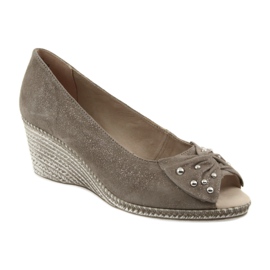 Sapatos femininos em cunha Caprice 29350 castanho 1