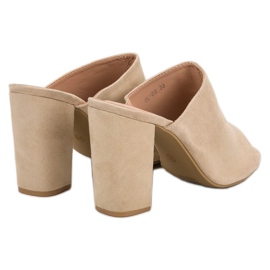 Laura Mode Chinelos de camurça em um bar castanho 1