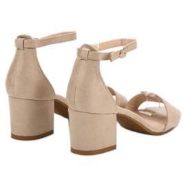 Ch. Creation Sandálias clássicas em um bar marrom 2