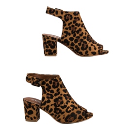 Nio Nio Sandálias construídas em um bar castanho 1 Nio Nio Sandálias construídas em um bar castanho 1