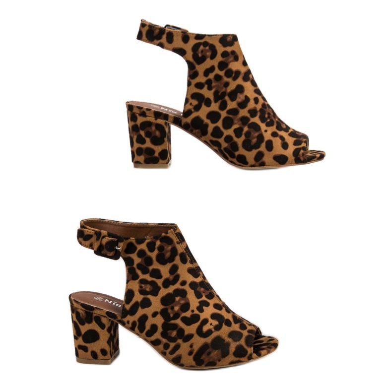 Nio Nio Sandálias construídas em um bar marrom 1