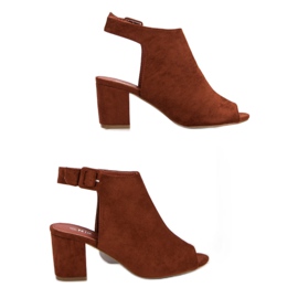 Nio Nio Sandálias construídas em um bar castanho 2