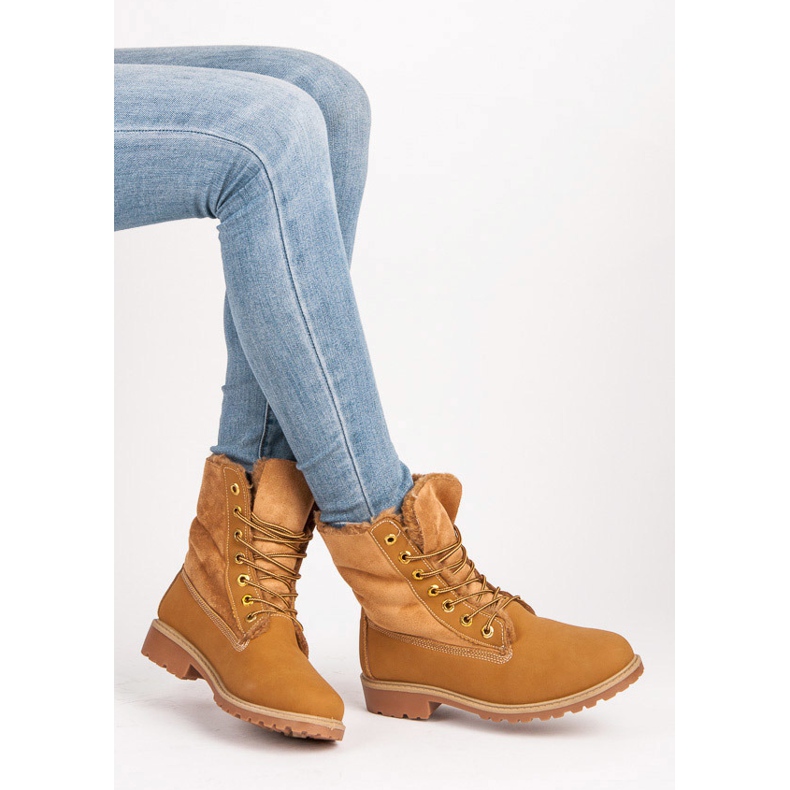 Caçadores com pele de carneiro castanho 1