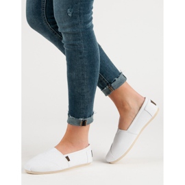 Slipons brancos clássicos 2