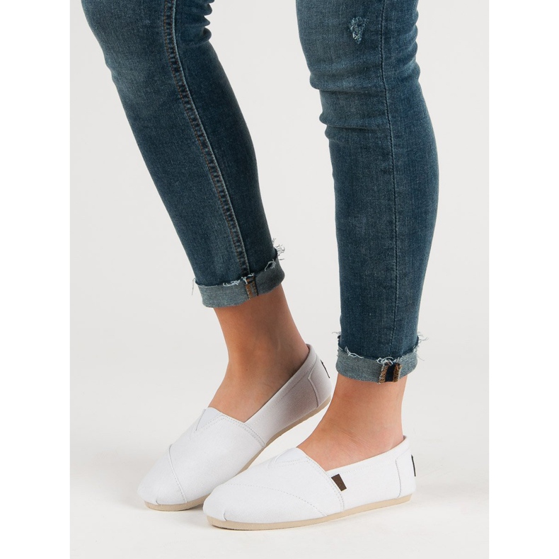 Slipons brancos clássicos 1