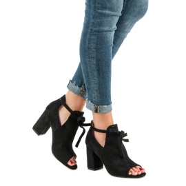 Vinceza Sandálias construídas em um bar preto 2