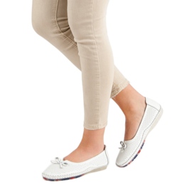 Bailarinas de couro VINCEZA openwork branco 2