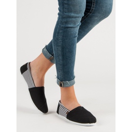 Sapatilhas leves branco preto 1 Sapatilhas leves branco preto 1