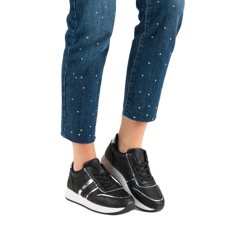 Tênis Pretos Confortáveis 1