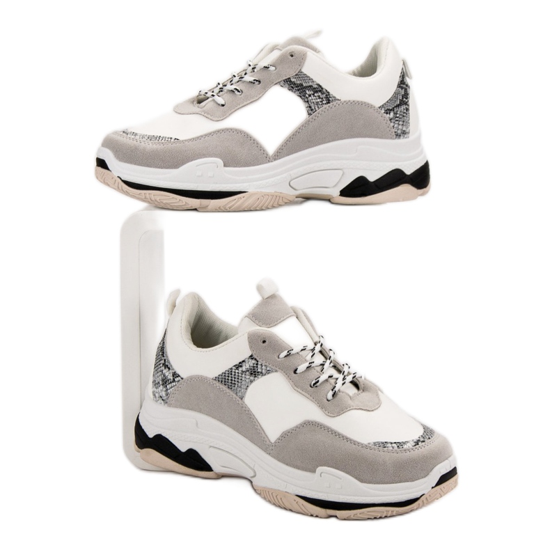 Tênis brancos com um padrão preto castanho 2