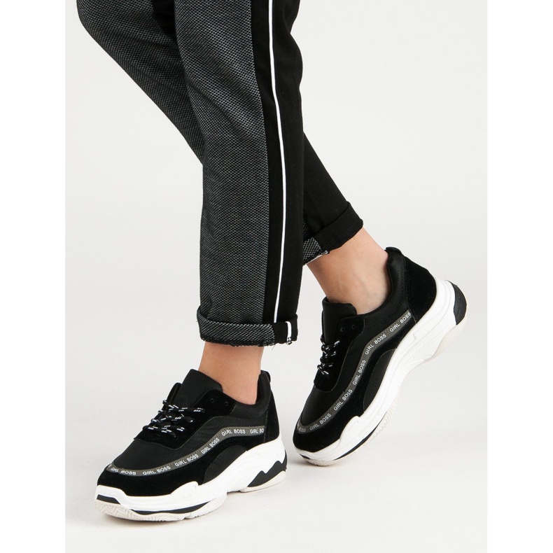 Calçado desportivo preto VICES 2