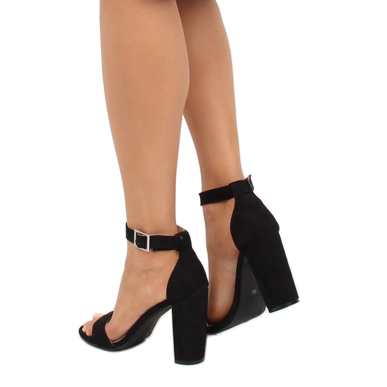 Sandálias pretas no poste. 369-18 Preto 1