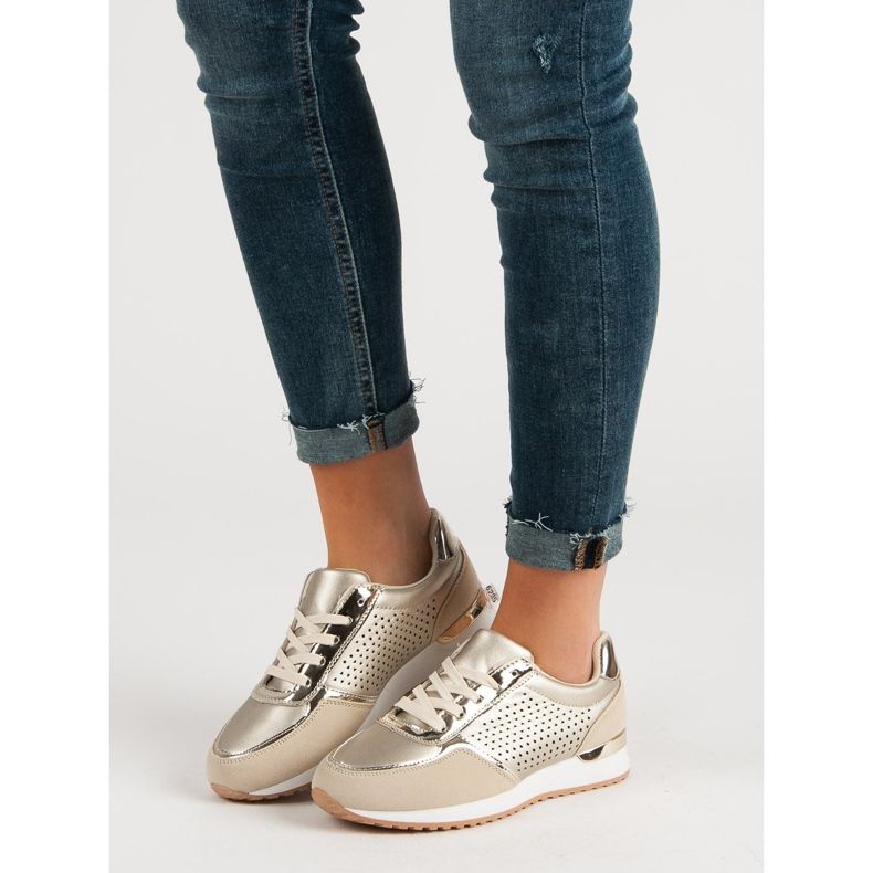 Calçados Esportivos Dourados 1