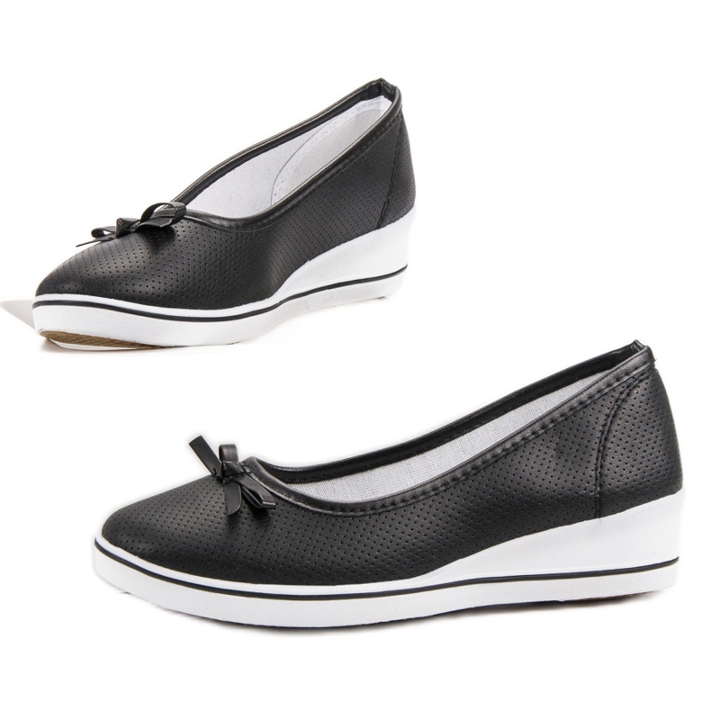 Bailarina de esportes em uma cunha preto 1