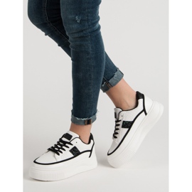 Trepadeiras brancas com brilho branco 1 Trepadeiras brancas com brilho branco 1