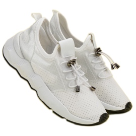 Calçados esportivos com cordão branco 2