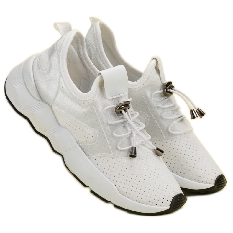 Calçados esportivos com cordão branco 2 Calçados esportivos com cordão branco 2