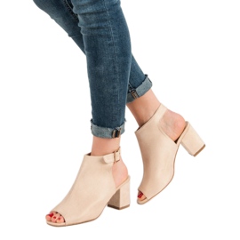 Super Mode Sandálias construídas em um bar marrom 2