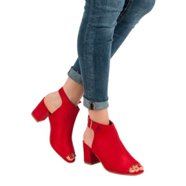 Super Mode Sandálias construídas em um bar vermelho 1 Super Mode Sandálias construídas em um bar vermelho 1