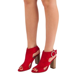 Erynn Sandálias vermelhas em um bar vermelho 1